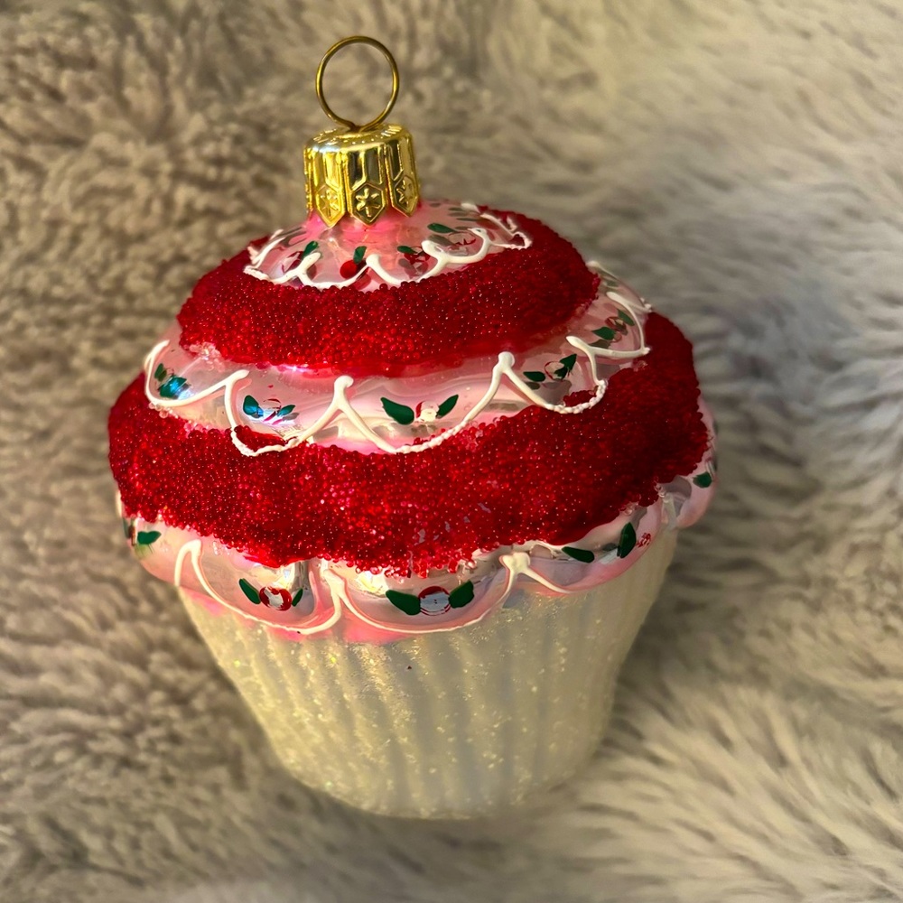Cupcake glass ornament SO CUTE